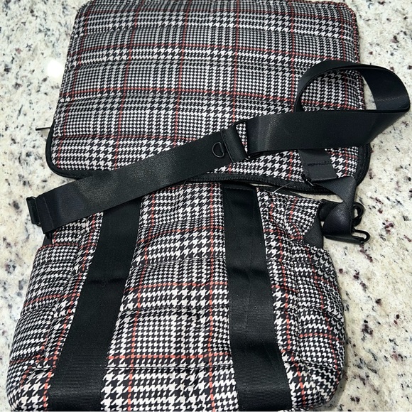 4 piece set of MyTagalong bags crossbody, coin purse, laptop bag, mini tote - Picture 9 of 9